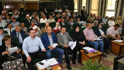 محافظ الغربية يوجه بحسن معاملة المواطنين وسرعة قضاء مصالحهم