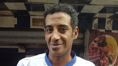 صاحب مطعم بمسطرد يقدم الطعام مجانًا لمرضى السرطان والقلب: رزق من ربنا ومش بدور على الفلوس | بث مباشر