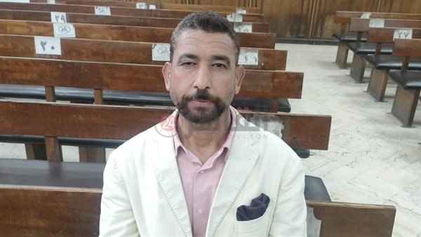 مقدم الدعوى أيمن