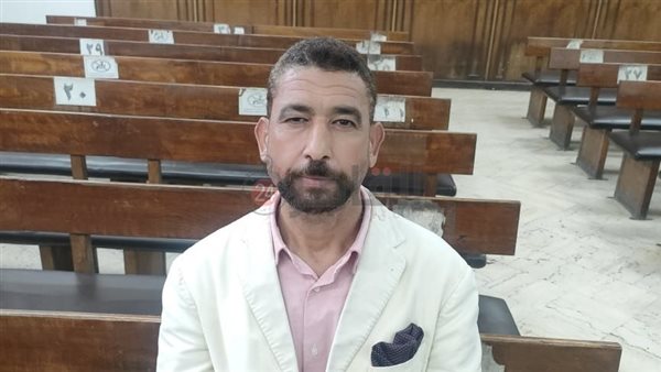 مقدم الدعوى أيمن