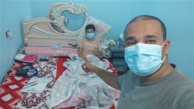 تبرعت والدته بكليتها وتكفلت القرية بعلاجه.. أحمد طالب المنوفية بعد نجاح العملية: دين أمي لا يمكن سداده