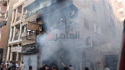 السيطرة على حريق اندلع في منزل ومحل أحذية بسوهاج | صور