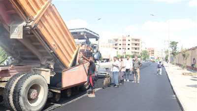 الإسكان تستمر في تطوير ورفع كفاءة الطرق بمدينة السادات
