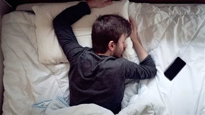 زوجة تطلب الطلاق للضرر: جوزي نايم طول النهار والليل ومبيصرفش على البيت 