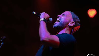 للمرة الأولى.. الفنان أبو يتألق على خشبة المسرح المكشوف بمكتبة الإسكندرية