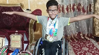 حصد 40 ميدالية.. محمد حسين من أبطال ذوي الهمم في السباحة بالبحيرة: نفسي ألعب بالأهلي