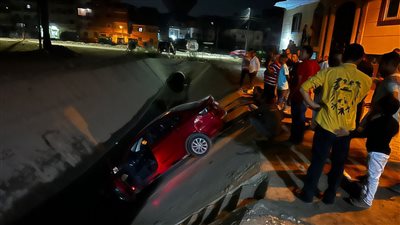 انقلاب سيارة ملاكي بترعة في شبين القناطر دون خسائر بشرية 