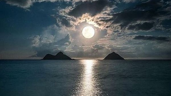 القمر العملاق