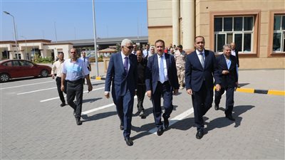 استعدادًا لبدء الدراسة.. محافظ المنوفية يتابع التجهيزات النهائية لجامعة المنوفية الأهلية