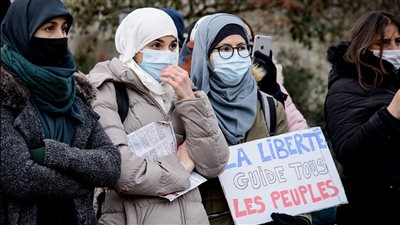 رئيس مؤسسة الإسلام بفرنسا لـ القاهرة 24 عن حظر ارتداء العبايات: على الجميع العيش بنمط حياة الدولة الموجودين بها