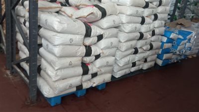 التحفظ على كمية كبيرة من المواد الخام مجهولة المصدر بأحد مصانع المواد الغذائية بالإسكندرية