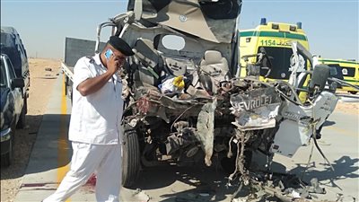 مصرع 4 أشخاص في تصادم سيارة نصف نقل وتريلا بأسيوط