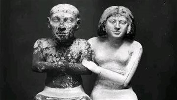  لحظة اكتشاف تمثال