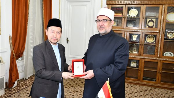 ماليزيا تهدي درع