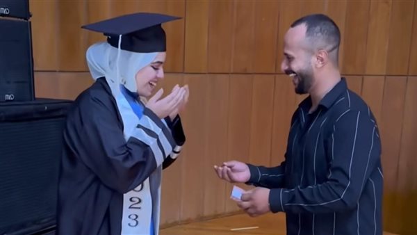 دنيا إسماعيل وخطيبها