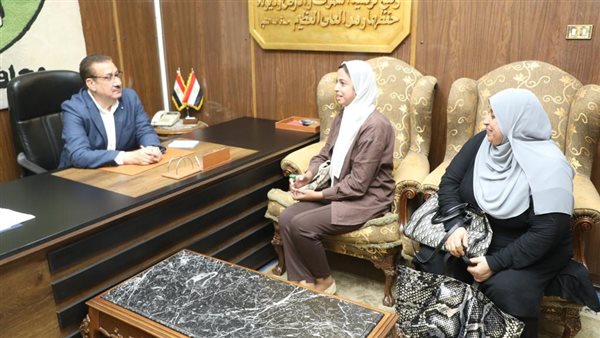 جانب من لقاء محافظ