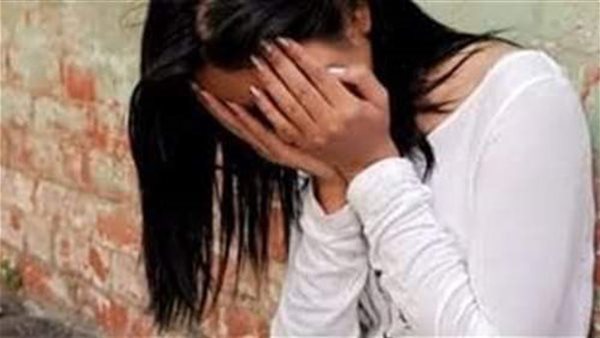 سيدة بوضع مخل - تعبيرية