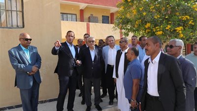 تمهيدًا لافتتاحها.. وزير التعليم يتفقد مدرسة الضبعة الإعدادية بنات بمطروح 