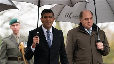 استقالة وزير الدفاع البريطاني بن والاس 