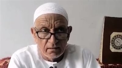 نسخة بالإنجليزية.. مسن يبدع في كتابة القرآن الكريم بالشرقية: بحط مسك في الحبر| بث مباشر 