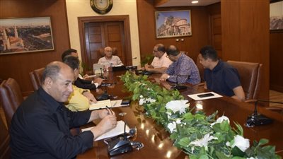 محافظ بورسعيد يناقش استعدادات المحافظة لاستقبال موسم حصاد محصول الأرز