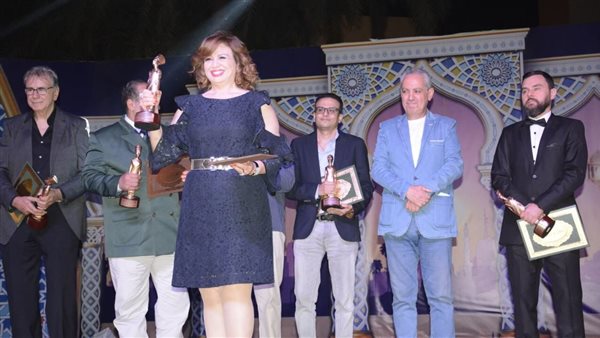 إلهام شاهين في دورات