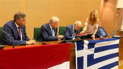 توقيع اتفاقية تآخي بين مدينتي شرم الشيخ وهيراكليون بجزيرة كريت اليونانية 