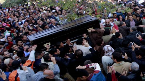 نقر الطبول أمام الجنائز