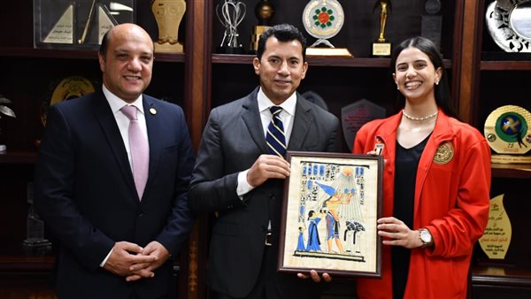 وزير الرياضة يستقبل