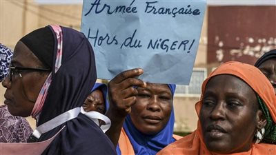 قوات النيجر تحاصر السفارة الفرنسية بعد رفض باريس تنفيذ قرار طرد سفيرها من نيامي