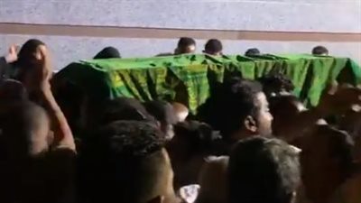 تشييع جنازة أب وأم وابنتهما ضحايا حادث تصادم في الأقصر | بث مباشر