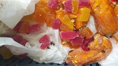 ضبط 2 طن حلويات منتهية الصلاحية وفي حالة تعفن بالغربية
