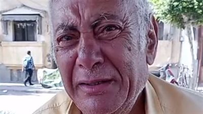 مسن يستغيث من أبنائه وزوجته ببورسعيد: مراتي وعيالي خدوا فلوسي ورموني في الشارع| بث مباشر 