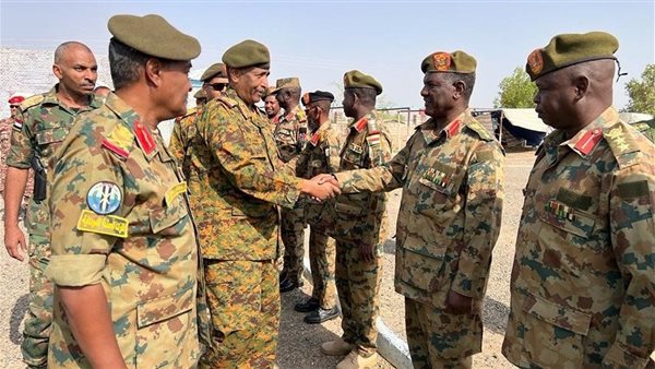 البرهان يزور قاعدة