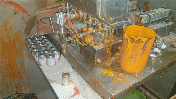 ضبط مصنع مواد لاصقة