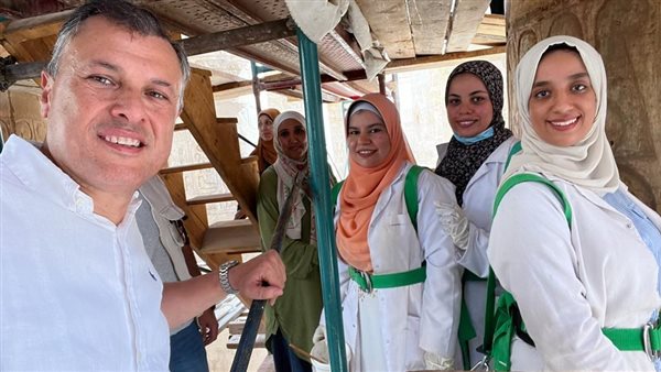  وزير السياحة يلتقي