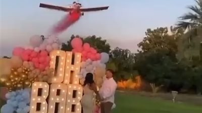 الحفل تحول لمأتم.. سقوط طائرة خلال احتفال زوجين بـ جنس مولودهما ووفاة الطيار أمام الحضور