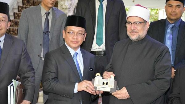 وزير الأوقاف ووزير