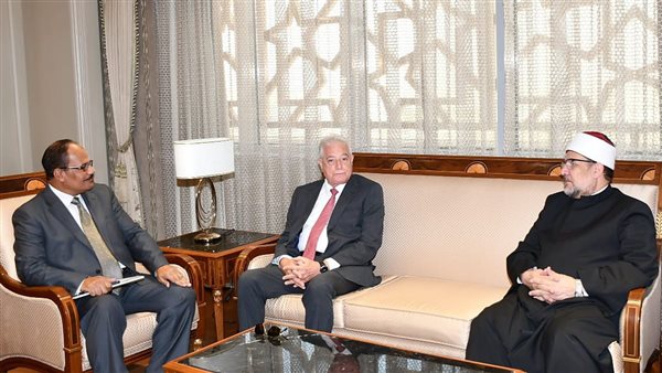 وزير الأوقاف ومحافظ