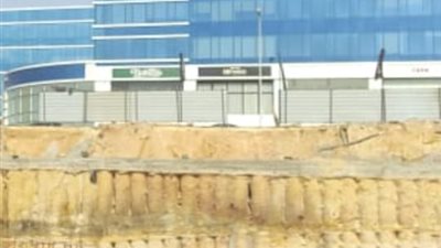 مصرع شخص وإصابة 2 آخرين في انهيار سور مول تحت الإنشاء بالقاهرة الجديدة