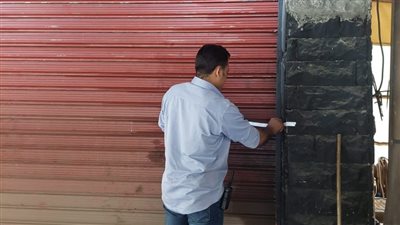 غلق وتشميع مقاهٍ بحي السفارات بمدينة نصر | صور