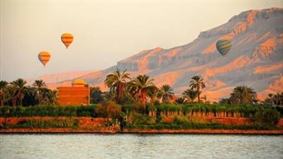 تحمل على متنها 720 سائحا.. استئناف رحلات البالون الطائر في الأقصر عقِب توقفها أمس | بث مباشر 