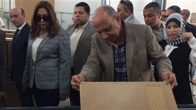 وزير قطاع الأعمال: دعم مصنعي دمياط للأثاث وإحياء الصناعة لتعود لعصرها الذهبي 