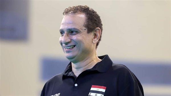 مدرب منتخب الطائرة