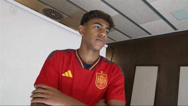 لامين يامال بقميص