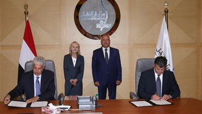 توقيع عقد تنفيذ أعمال البنية الأساسية لمترو الإسكندرية أبو قير – محطة مصر