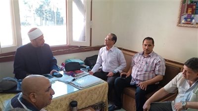 رئيس أزهرية الإسكندرية يتابع إجراءات المتقدمين الجدد للالتحاق برياض الأطفال ورقيًا بعد رفضهم إلكترونيًا