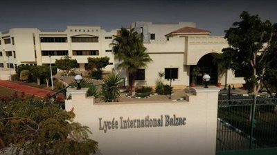 حبسوه 8 ساعات.. ولية أمر تزعم احتجاز نجلها في مدرسة دولية بالتجمع بسبب المصروفات والإدارة تتدخل