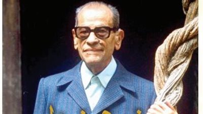 هدى نجيب محفوظ عن اختيار كوهين عضوا بلجنة تحكيم جائزة والدها بالجامعة الأمريكية: ما رأي هذا الصهيوني في أحداث غزة؟