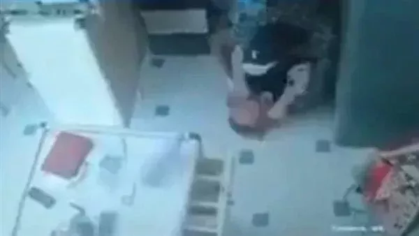 المتهم خلال الفيديوهات